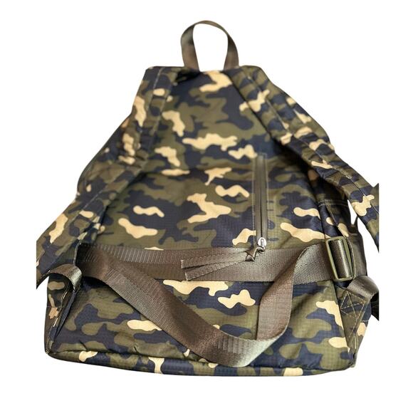 Isaac Mizrahi backpack AND detachable belt bag EUC! - Picture 2 of 15